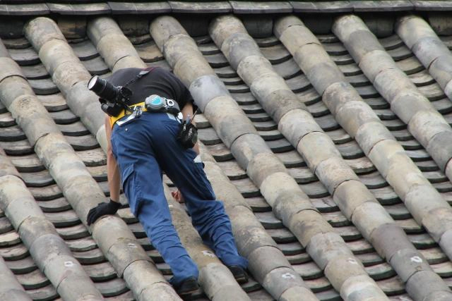 雨漏りの屋根修理は自力でできる？